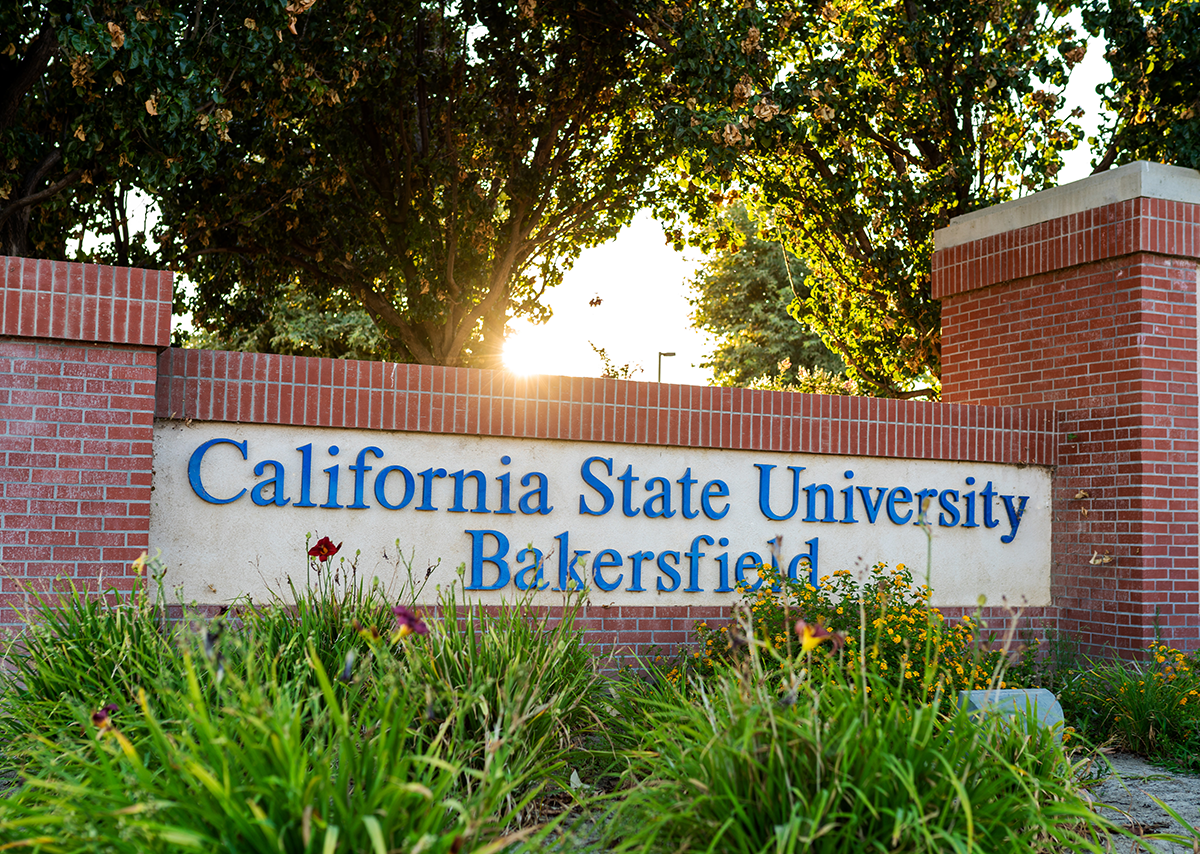 An image of the CSU Bakersfield campus sign.