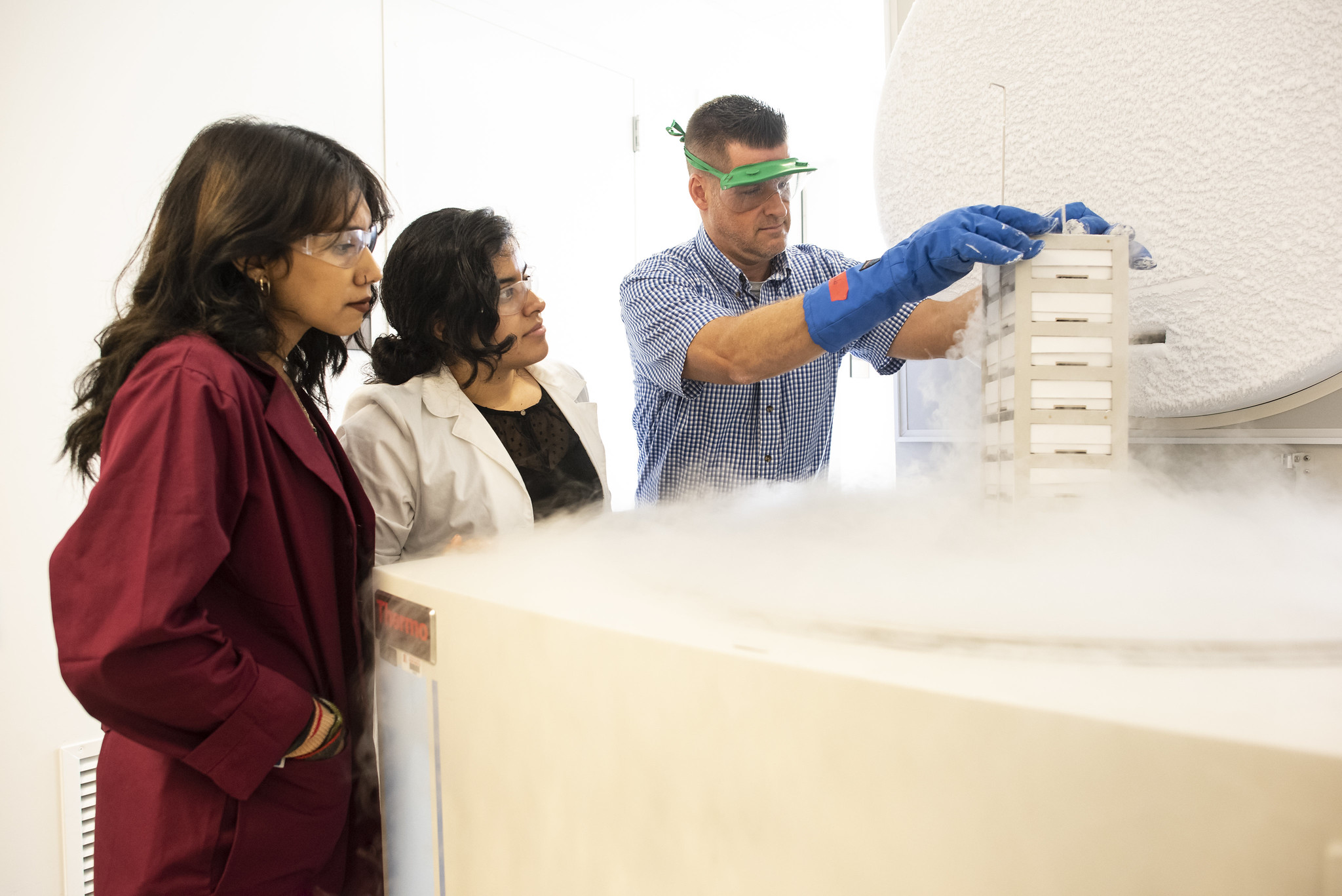 ARCHIVE PHOTO: CSUN biologist Dr. Jonathan Kelber works with students in his cancer research lab. Kelber was awarded the 2021 CSUPERB Faculty Research Award. 