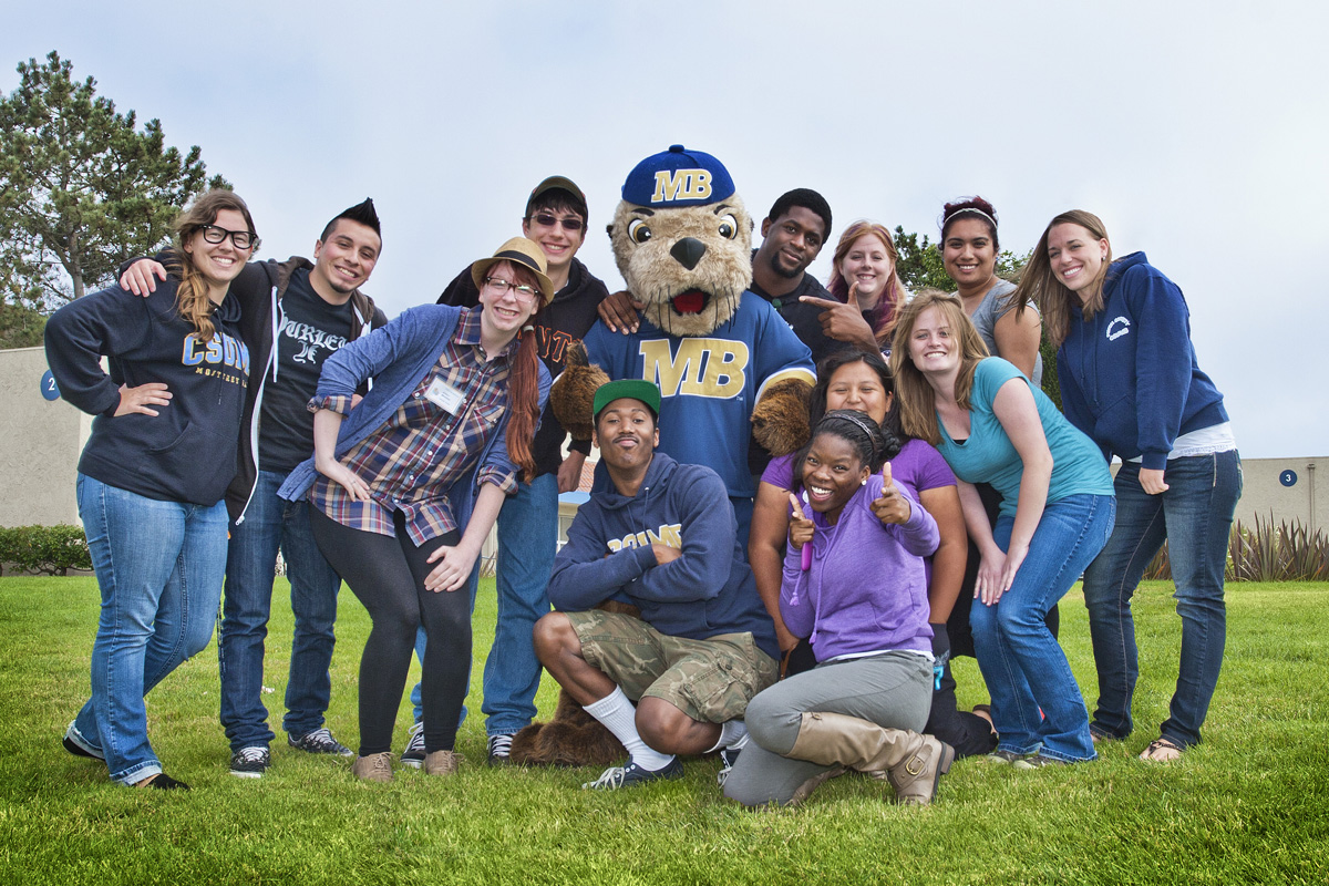 Students pose for a picture with Monte Rey on the first day of classes, Aug. 13, 2012. ​​
